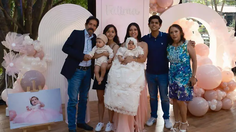 Gerardo Parra, Andre Parra, Liz Parra, Faty Parra, Pau Parra, Edu Parra y Lucero Garrido